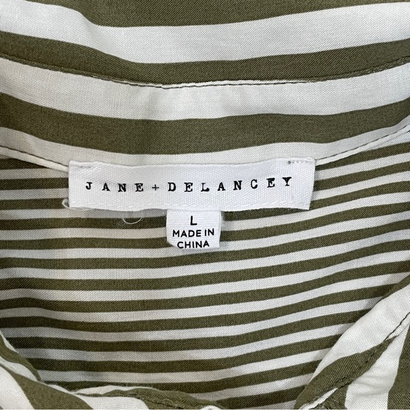 Jane and Delancey Women’s Striped Button Down Size Large - Picture 9 of 10